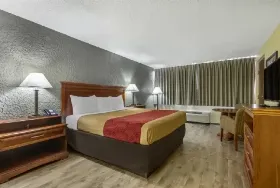 Photograph of Econo Lodge, Broken Arrow