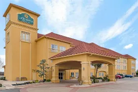 Photograph of La Quinta Inn & Suites, Shawnee