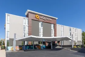 Photograph of La Quinta Inn & Suites, Tulsa
