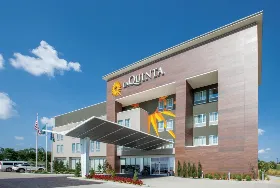 Photograph of La Quinta Inn & Suites, Broken Arrow