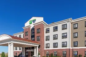 Photograph of Holiday Inn Express, Pryor