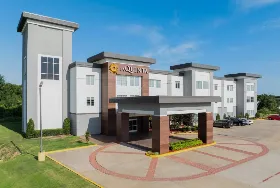 Photograph of La Quinta Inn & Suites, Muskogee