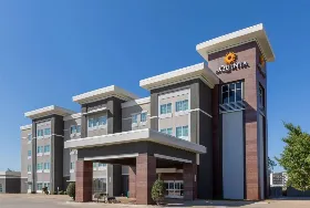 Photograph of La Quinta Inn & Suites, Durant