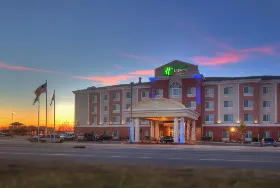 Photograph of Holiday Inn Express, Elk City