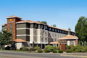 Photograph of La Quinta Inn & Suites, Salem