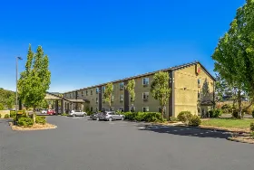 Photograph of Super 8, Roseburg