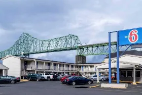 Photograph of Motel 6, Astoria