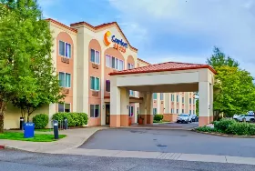 Photograph of Comfort Suites, Springfield
