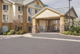 Photograph of La Quinta Inn & Suites, Central Point