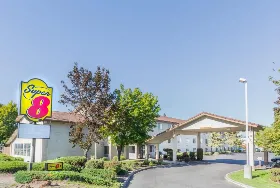 Photograph of Super 8, Bend