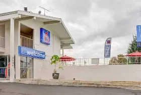 Photograph of Motel 6, Portland