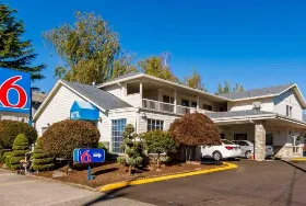 Photograph of Motel 6, Portland