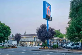 Photograph of Motel 6, Salem