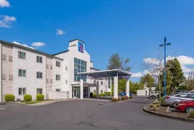 Photograph of Motel 6, Portland