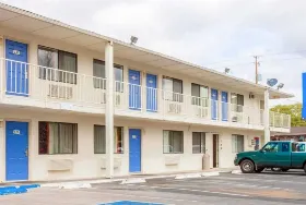 Photograph of Motel 6, Klamath Falls