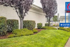 Photograph of Motel 6, Coos Bay
