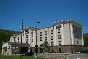 Photograph of Hampton Inn, Warren