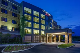 Photograph of Courtyard, Cranberry Township