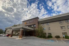 Photograph of La Quinta Inn & Suites, Harrisburg