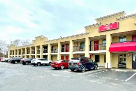 Photograph of Red Carpet Inn, Lester
