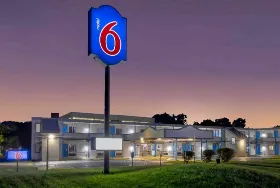 Photograph of Motel 6, Harrisburg