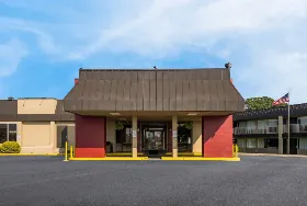 Photograph of Red Roof Inn, Reading
