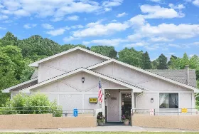 Photograph of Super 8, Coraopolis