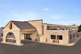 Photograph of Super 8, Chambersburg