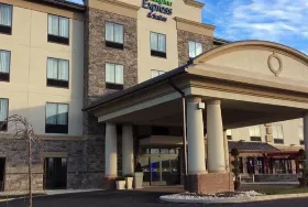 Photograph of Holiday Inn Express, Butler