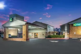 Photograph of Quality Inn, West Columbia