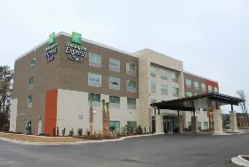 Photograph of Holiday Inn Express, Latta