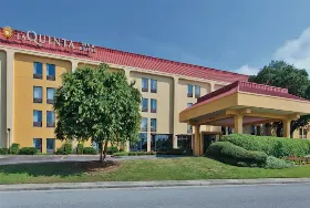 Photograph of La Quinta Inn & Suites, Charleston
