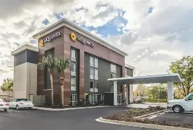 Photograph of La Quinta Inn & Suites by Wyndham Myrtle Beach - N Kings Hwy, Myrtle Beach