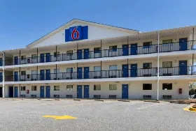 Photograph of Motel 6, Greenville