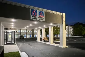 Photograph of Motel 6, West Columbia
