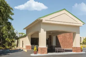 Photograph of Days Inn, Mt Pleasant