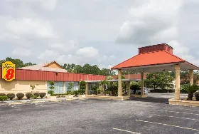 Photograph of Super 8, Hardeeville
