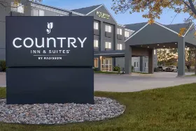 Photograph of Country Inn & Suites, Brookings
