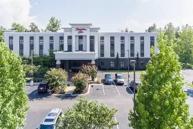 Photograph of Hampton Inn, White House