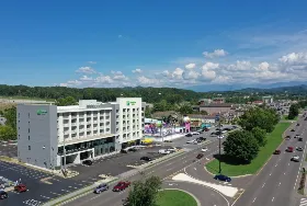 Photograph of Holiday Inn & Suites Pigeon Forge Convention Center, Pigeon Forge