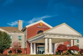 Photograph of La Quinta Inn & Suites, Loudon