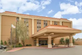 Photograph of La Quinta Inn & Suites, Memphis