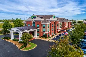 Photograph of Holiday Inn Express, Memphis