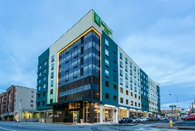 Photograph of Holiday Inn & Suites Chattanooga Downtown, Chattanooga