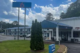 Photograph of Motel 6, Cleveland