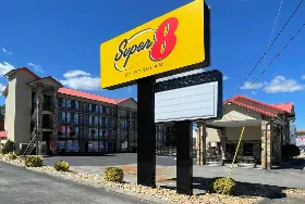 Photograph of Super 8, Pigeon Forge