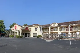 Photograph of Red Roof Inn, Franklin