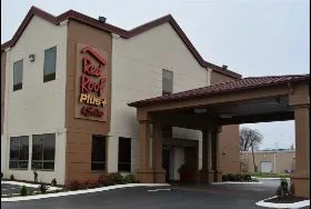 Photograph of Red Roof PLUS+ & Suites, Chattanooga
