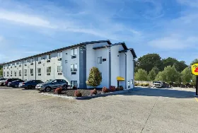 Photograph of Super 8, Johnson City