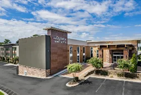 Photograph of La Quinta Inn & Suites, East Ridge
